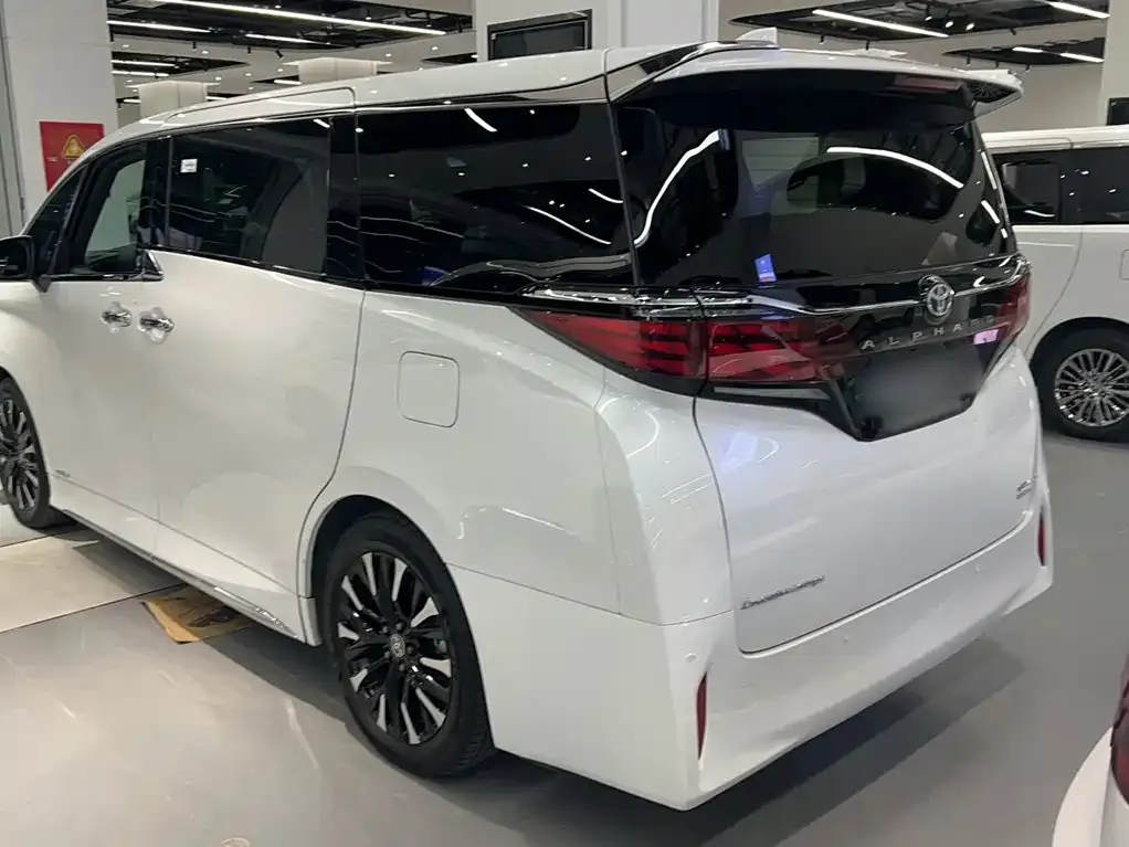 Toyota Alphard — фото 5
