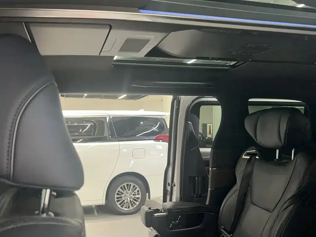 Toyota Alphard — фото 6