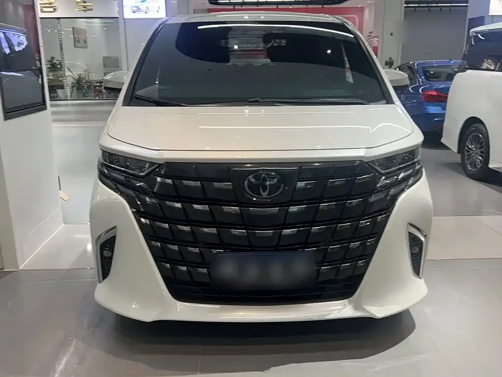 Toyota Alphard — фото 9