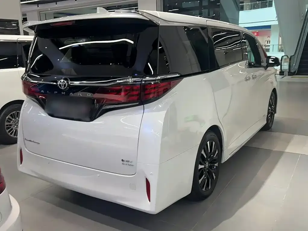 Toyota Alphard — фото 8