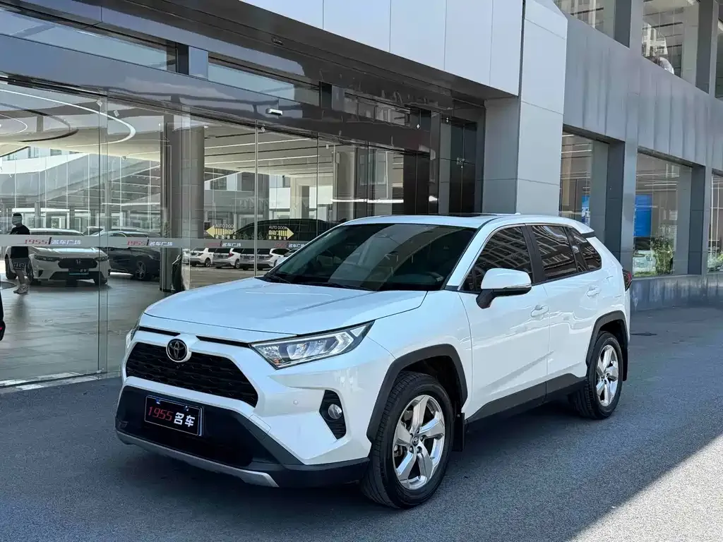 Toyota RAV4 — фото 1