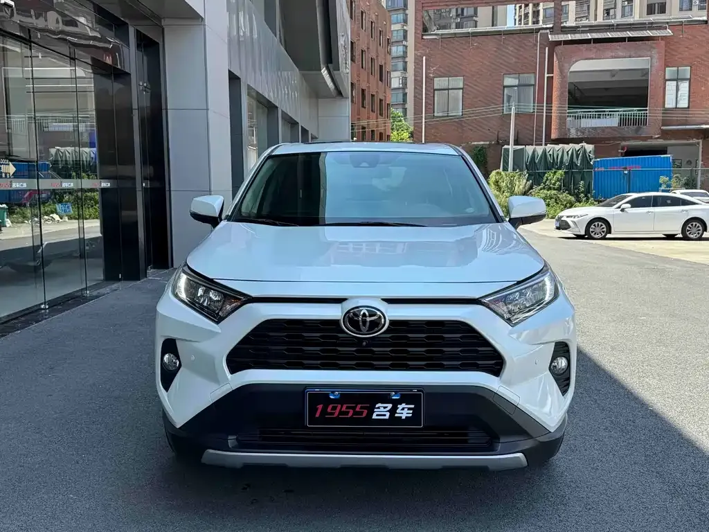 Toyota RAV4 — фото 8