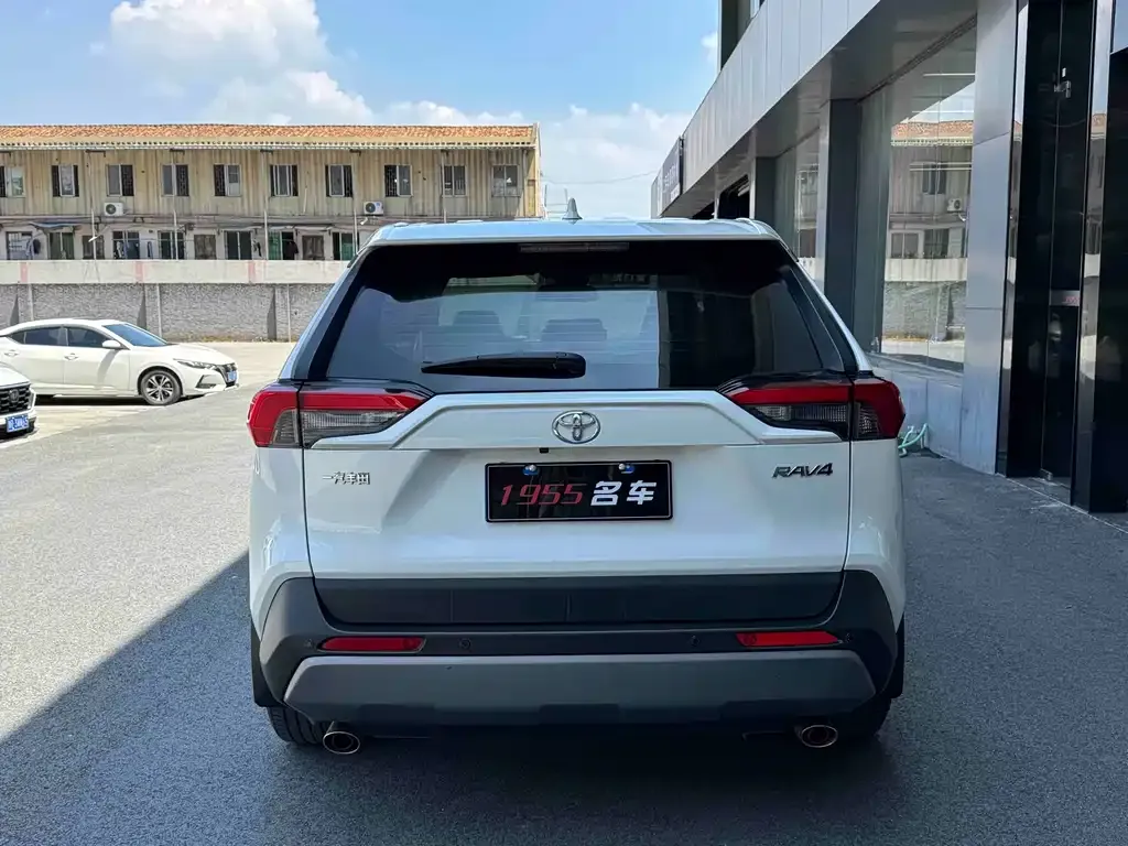 Toyota RAV4 — фото 3