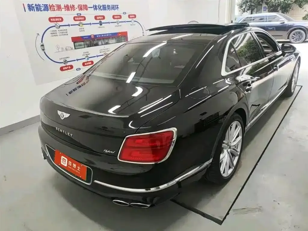 Bentley Flying Spur PHEV — фото 2