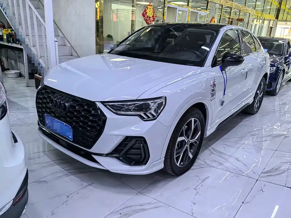 Audi Q3 Sportback — фото 1