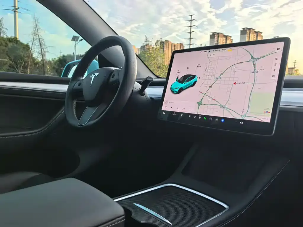 Tesla Model Y — фото 2