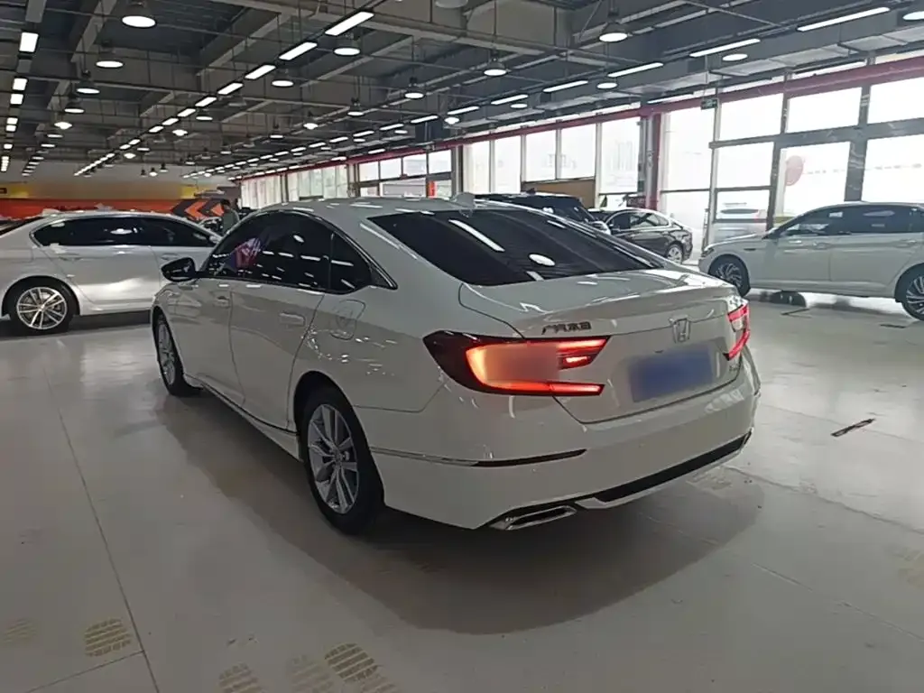Honda Accord — фото 5