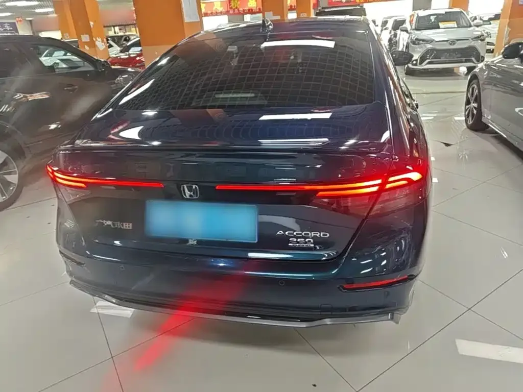 Honda Accord — фото 8