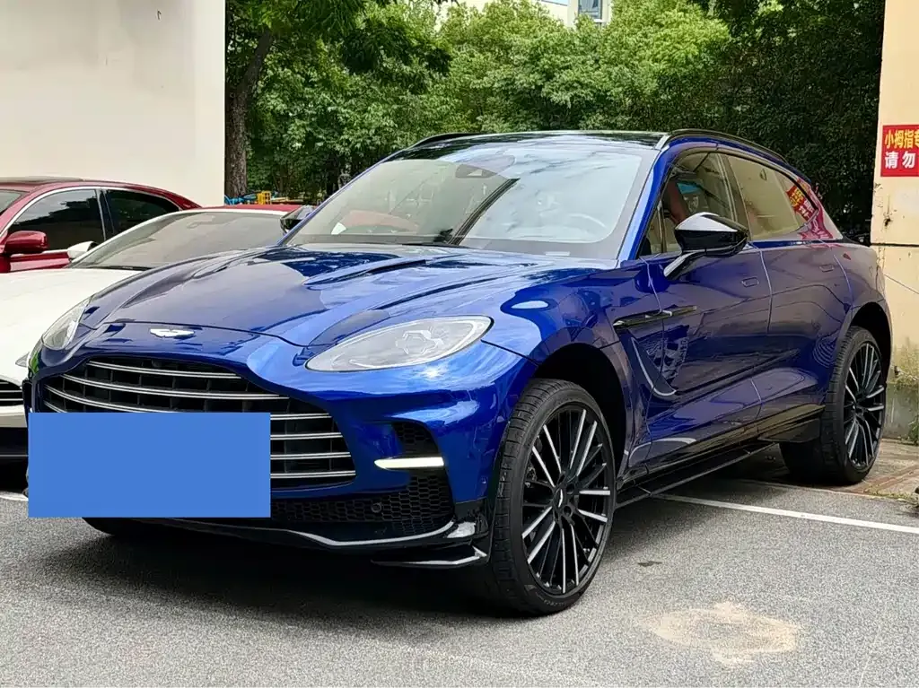 Aston Martin DBX — фото 1