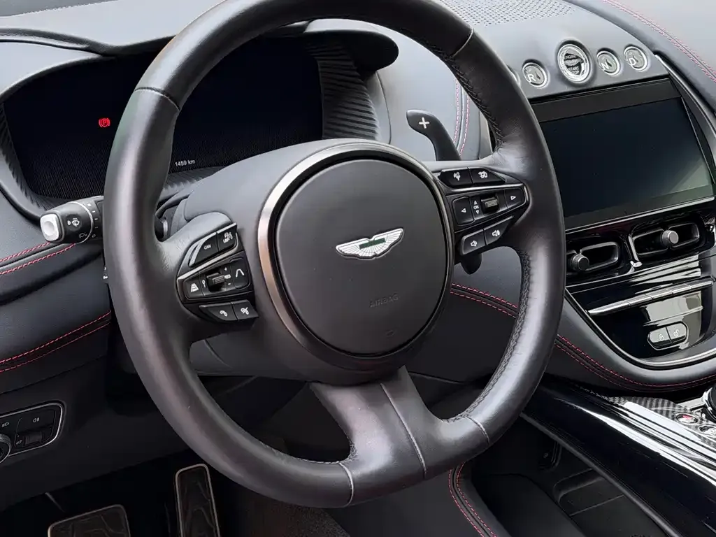 Aston Martin DBX — фото 4