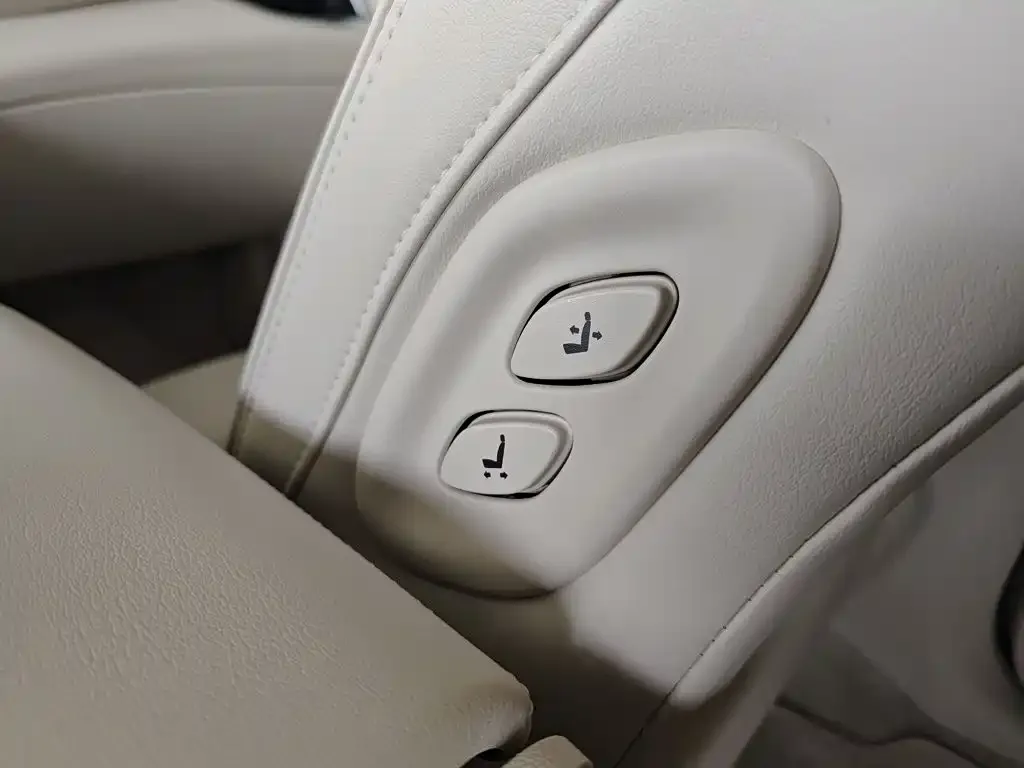 Buick Enclave — фото 10