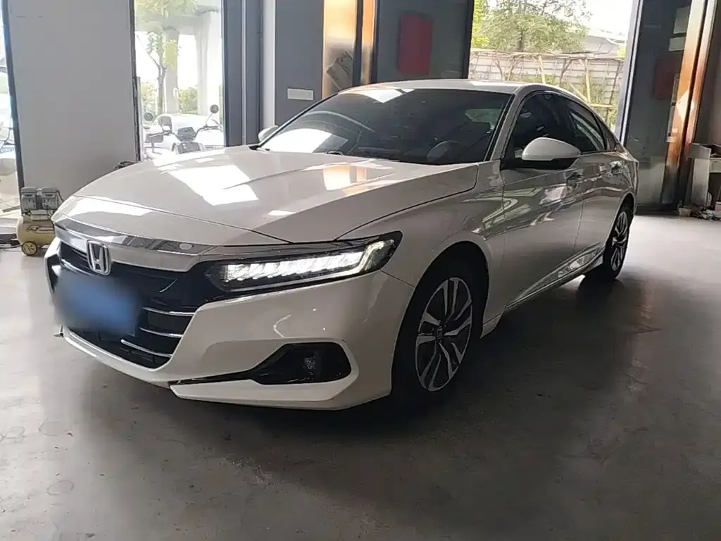 Honda Accord — фото 1