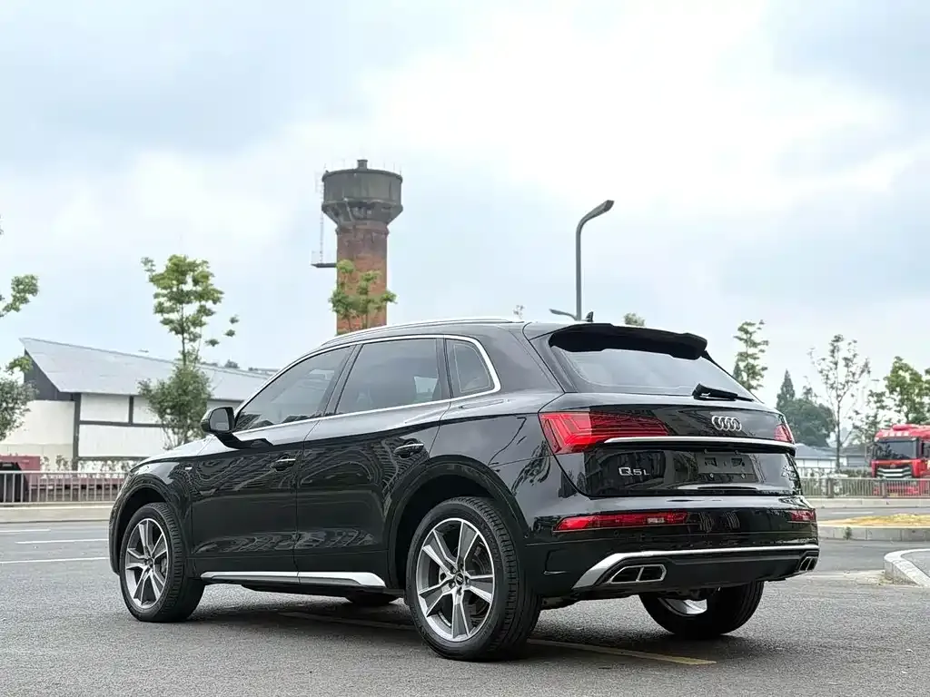 Audi Q5L — фото 2