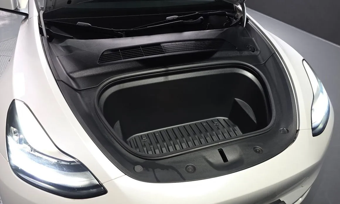 Tesla Model Y — фото 10