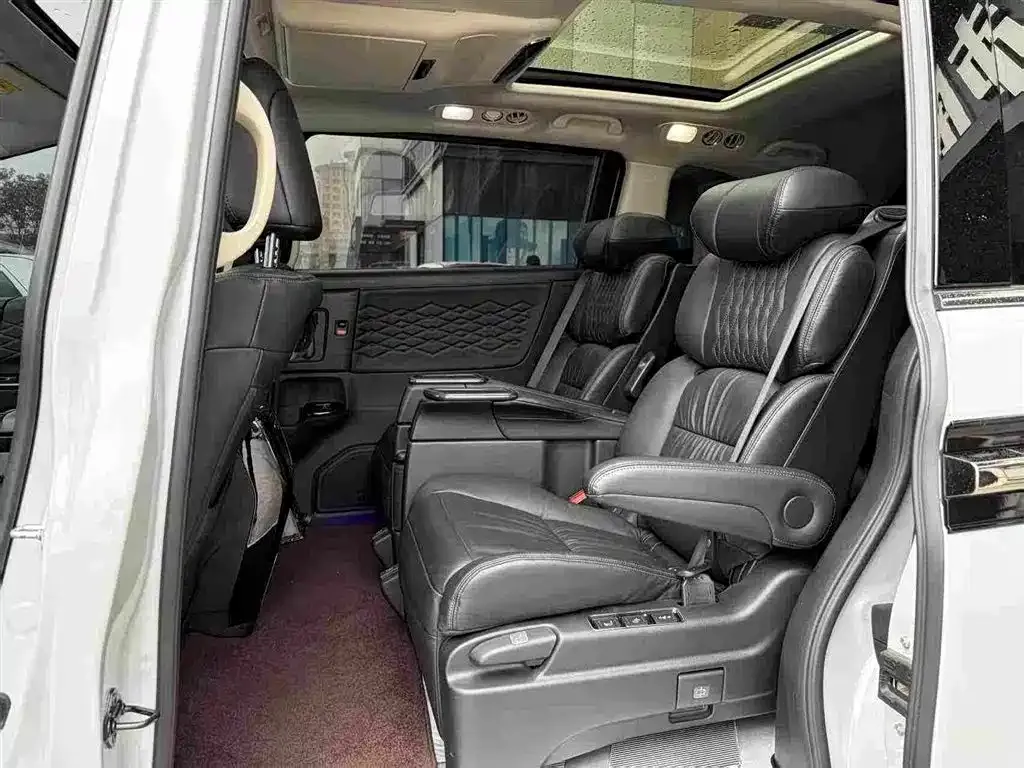 Honda Elysion 2024 из CN, фото 7