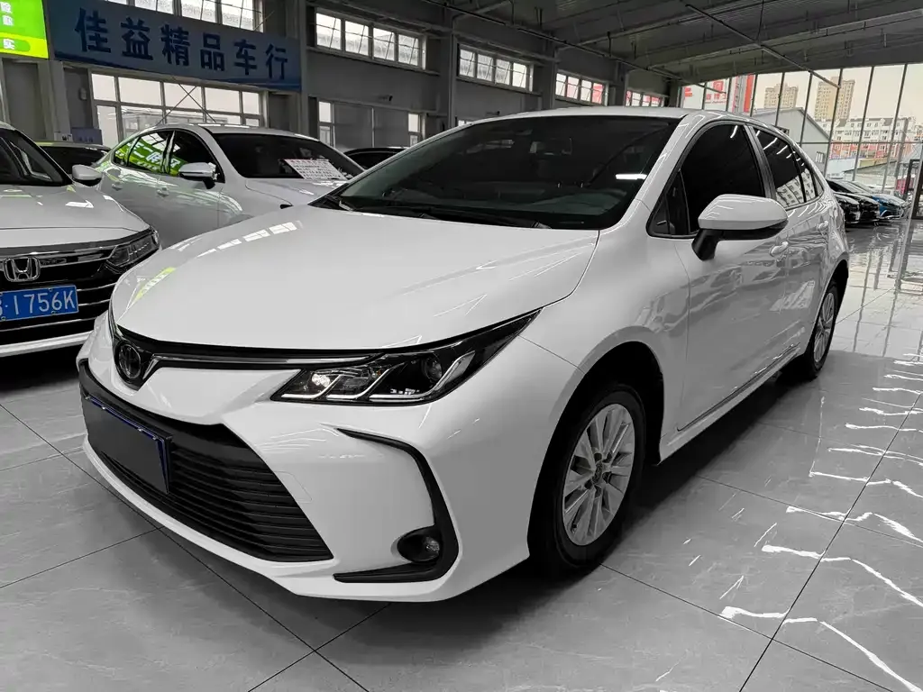 Toyota Corolla — фото 1