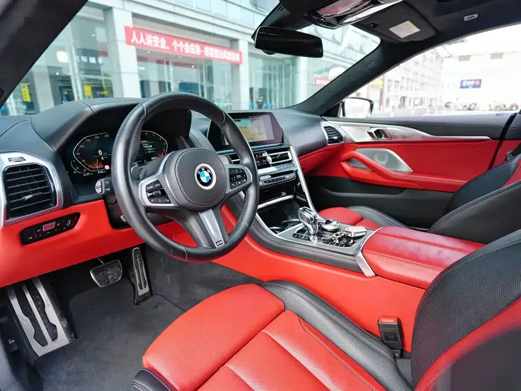 BMW 8 Series — фото 3
