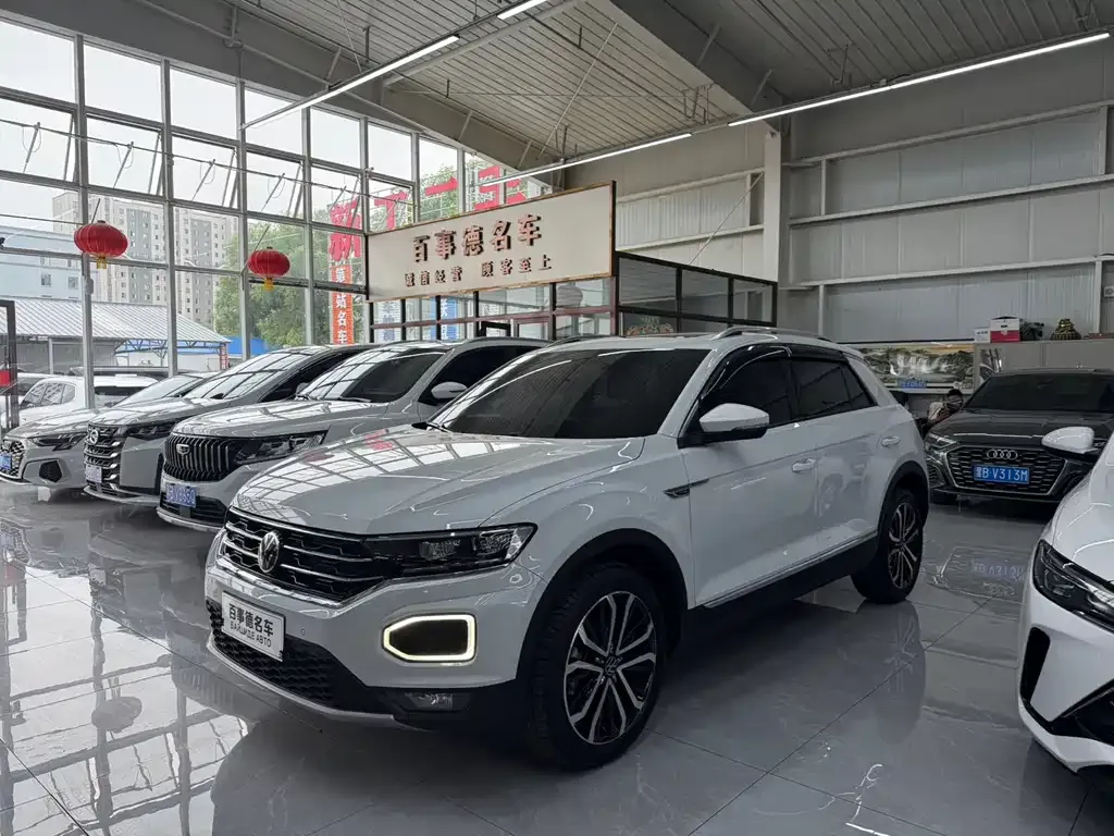 Volkswagen T-Roc — фото 1
