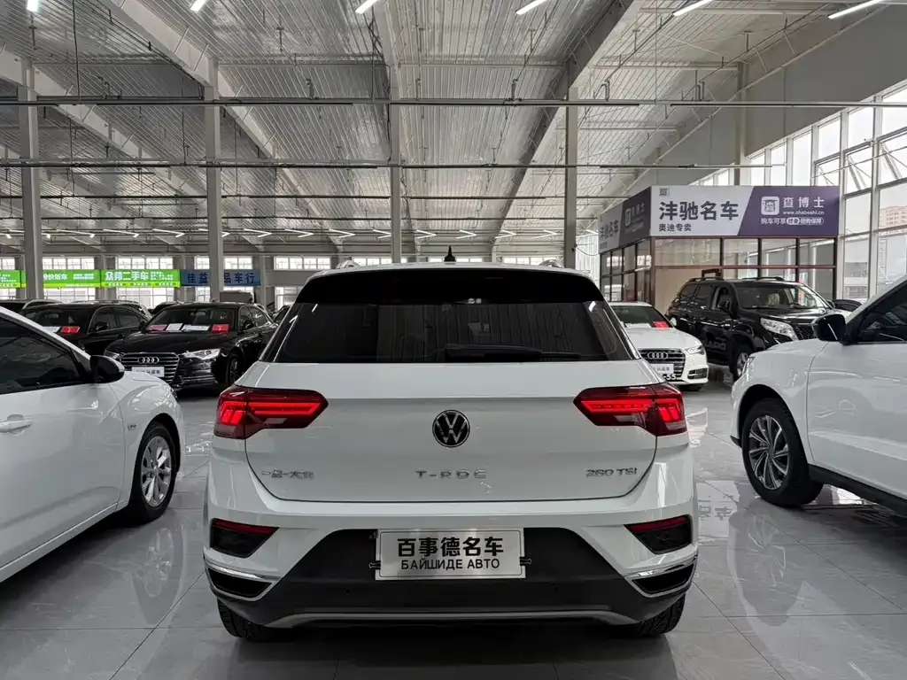 Volkswagen T-Roc — фото 9
