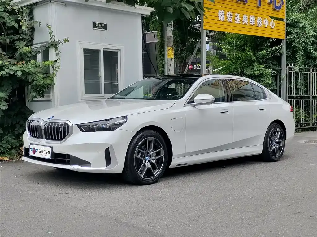 BMW i5 — фото 1