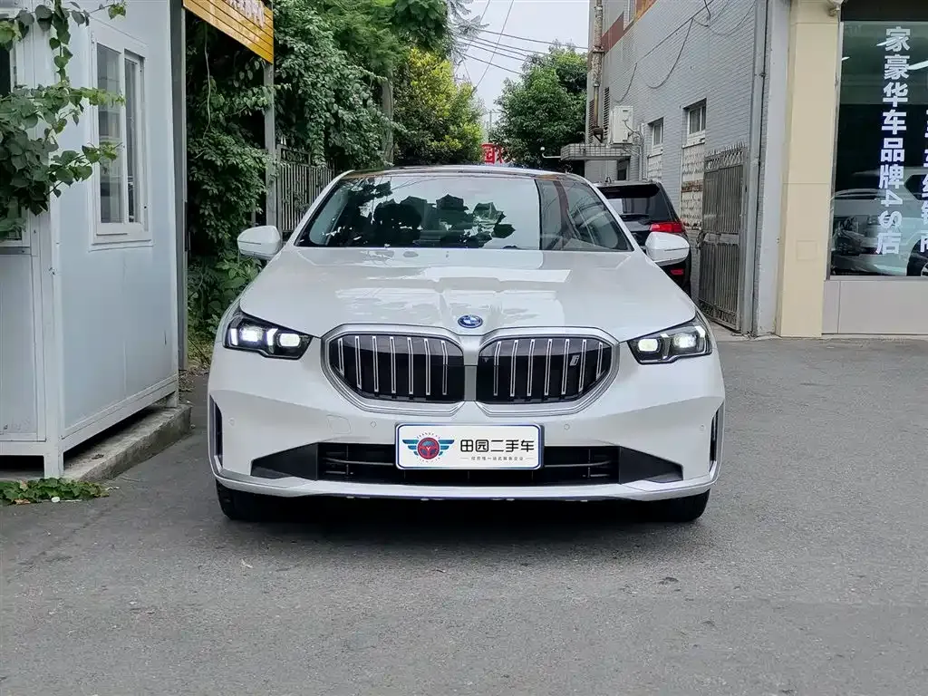 BMW i5 — фото 9