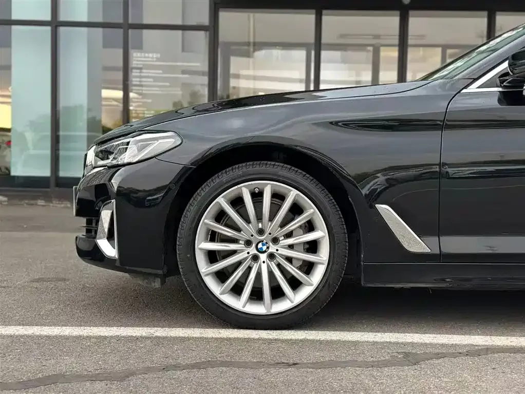 BMW 5 Series — фото 4