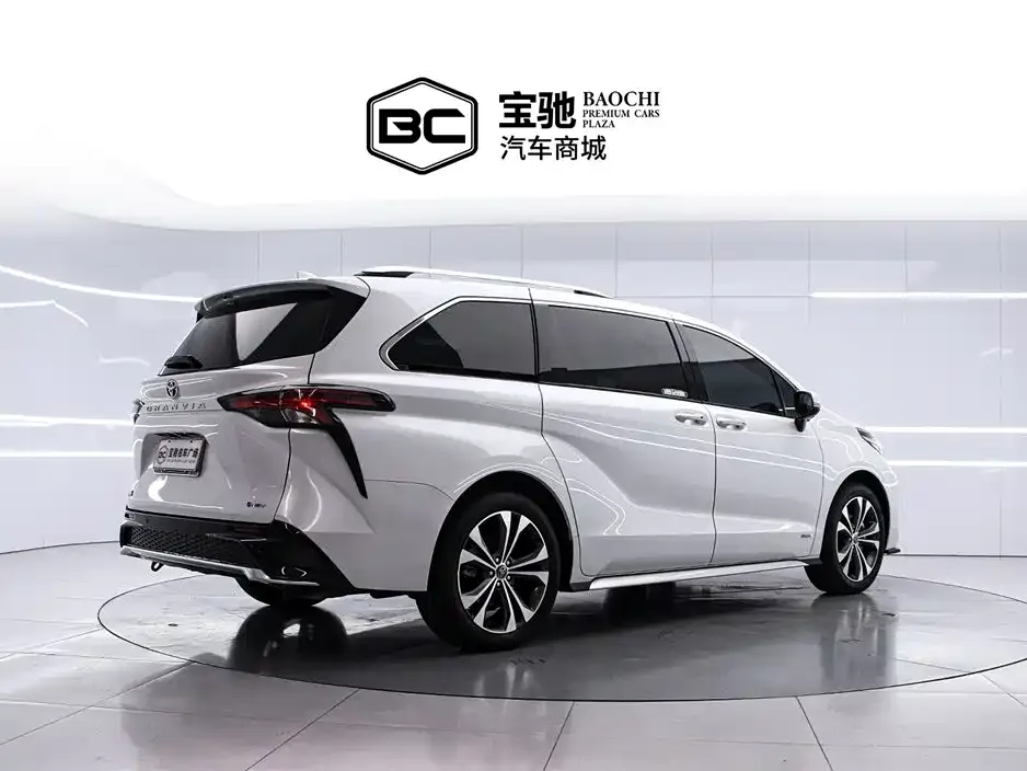 Toyota Granvia — фото 6