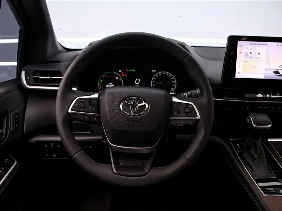 Toyota Granvia — фото 7