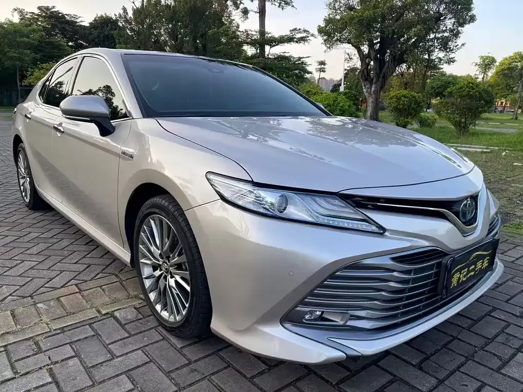 Toyota Camry — фото 9