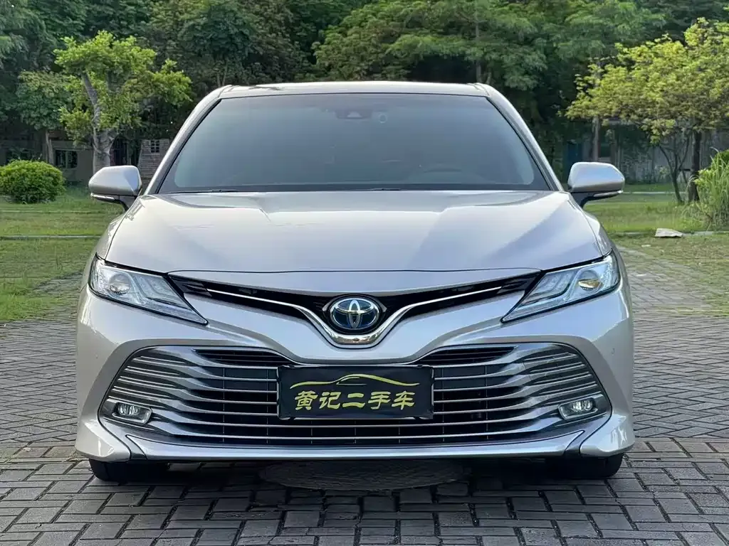 Toyota Camry — фото 2