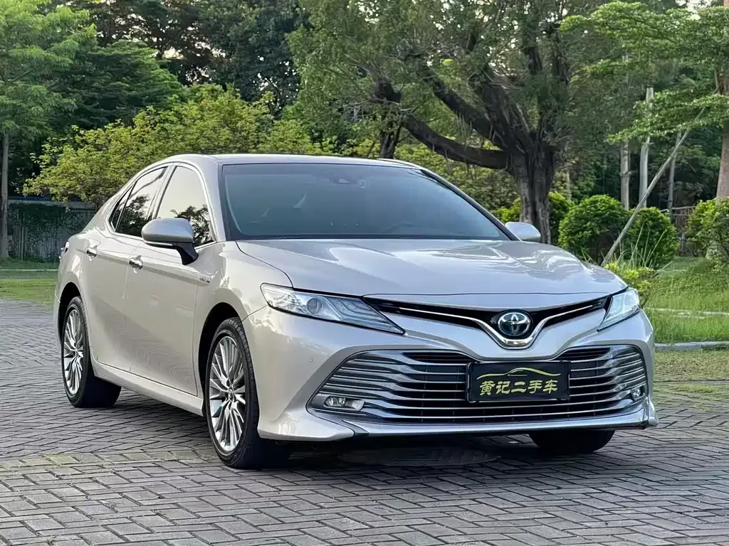 Toyota Camry — фото 8
