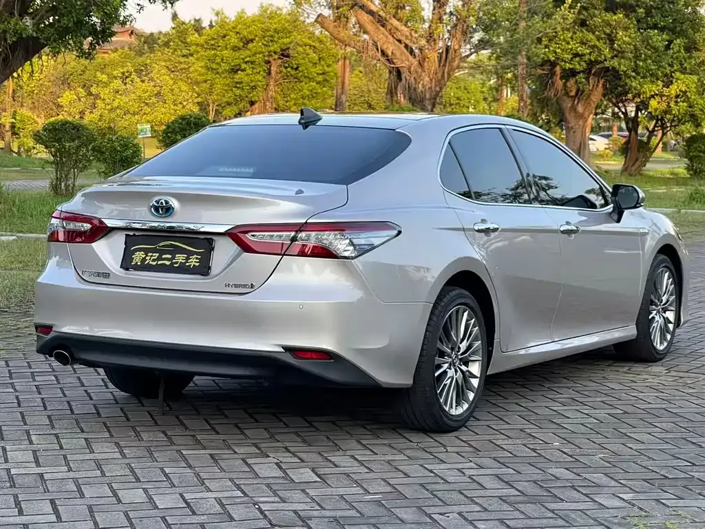 Toyota Camry — фото 4