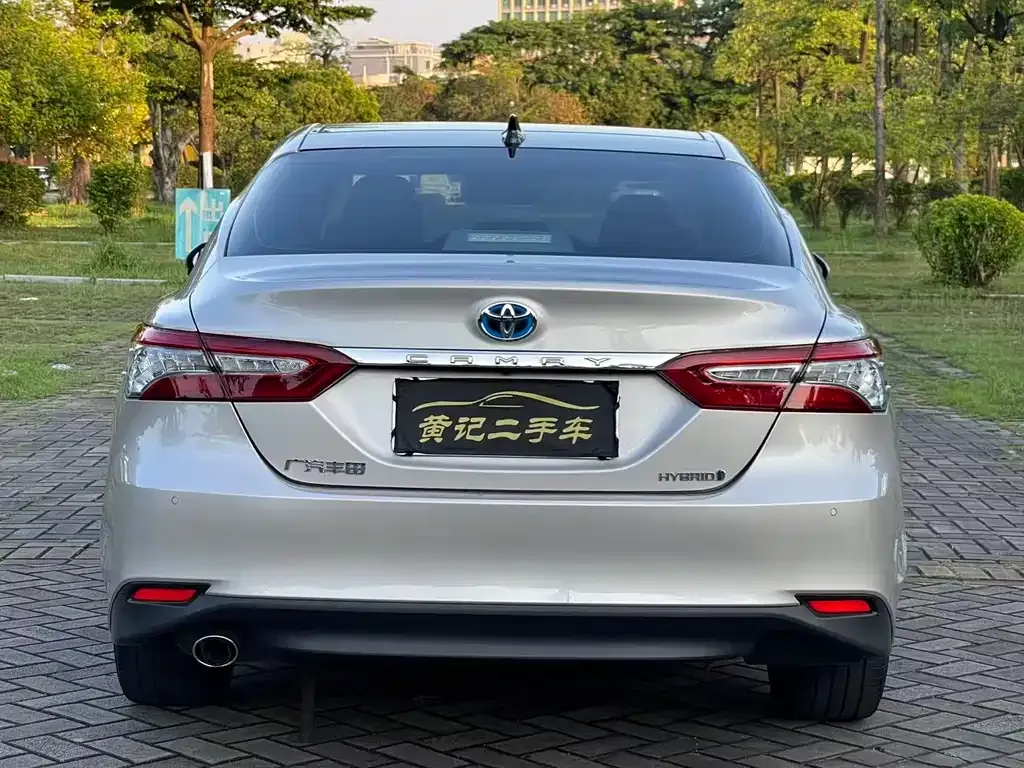 Toyota Camry — фото 3
