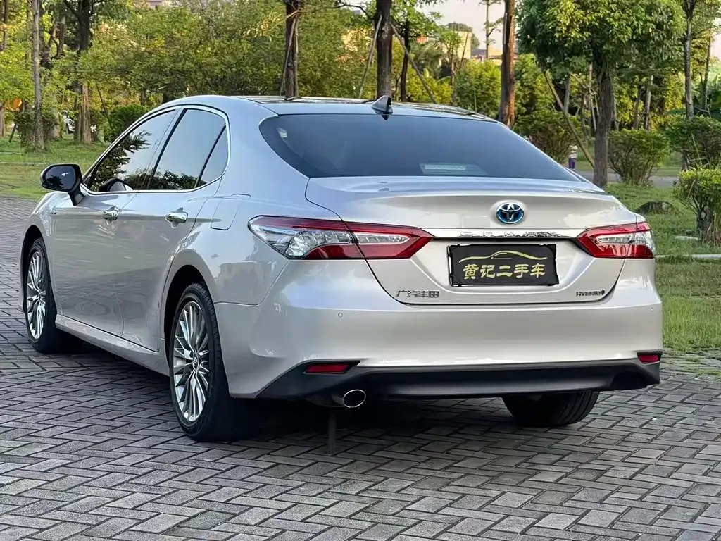 Toyota Camry — фото 10