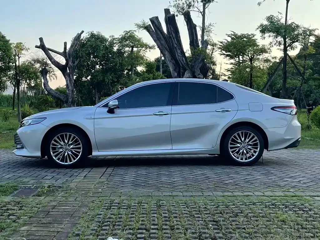 Toyota Camry — фото 6