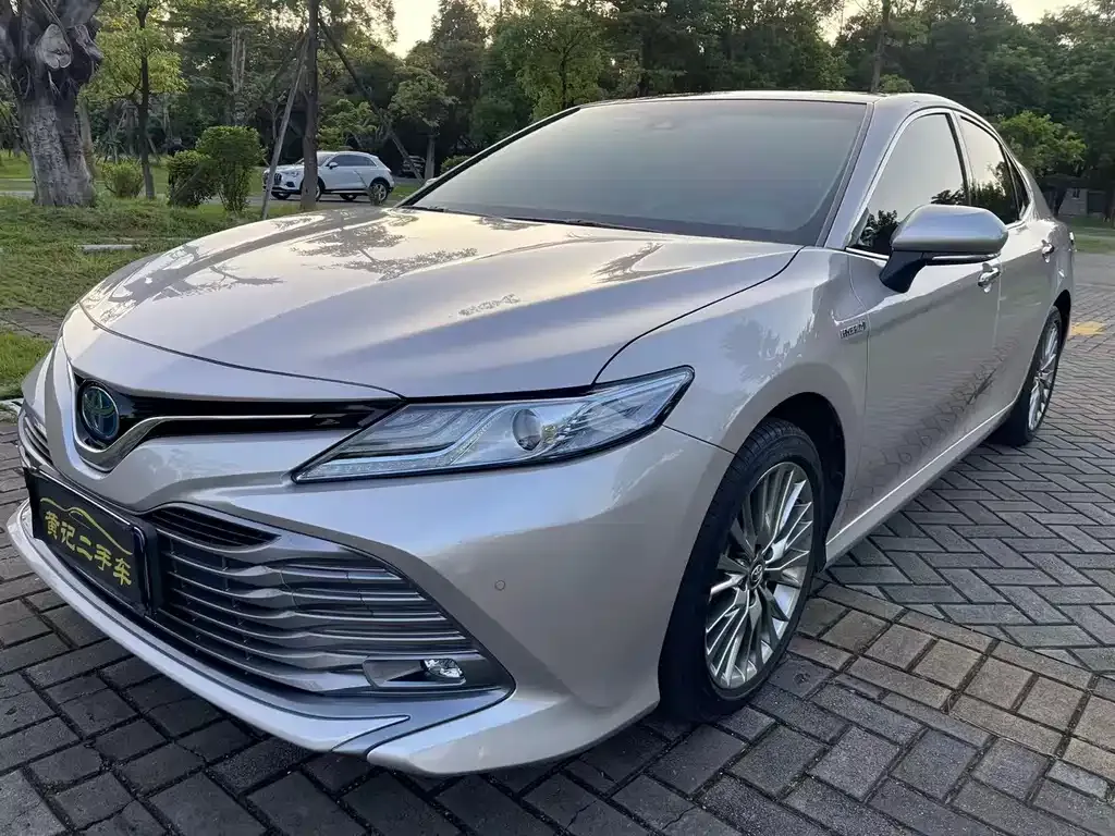Toyota Camry — фото 7