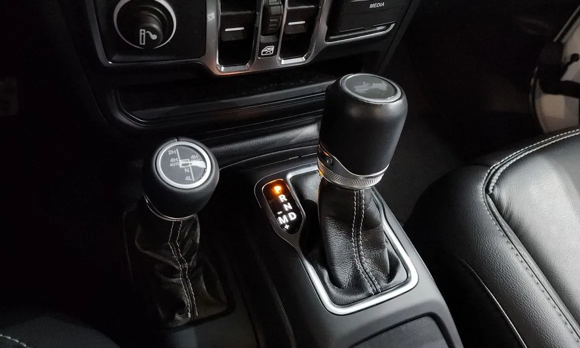 Jeep Wrangler — фото 10