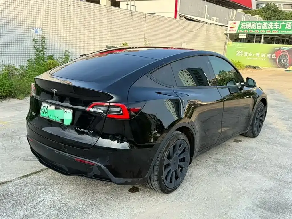 Tesla Model Y — фото 8