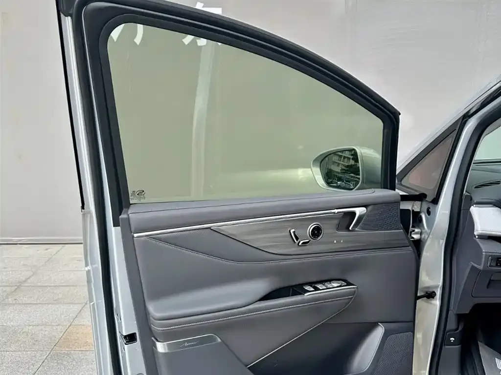 Buick GL8 Hybrid — фото 3