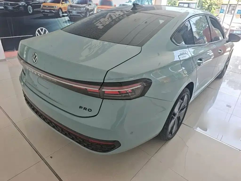 Volkswagen Passat — фото 10