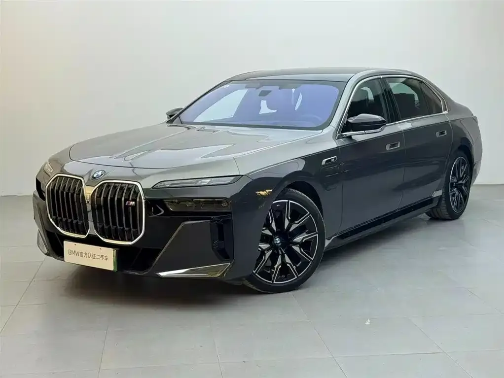 BMW i7 M70L — фото 1