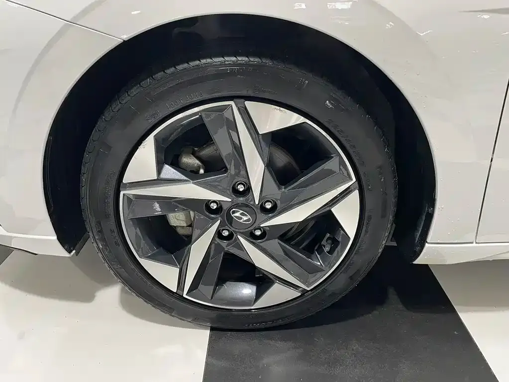 Hyundai Elantra — фото 8