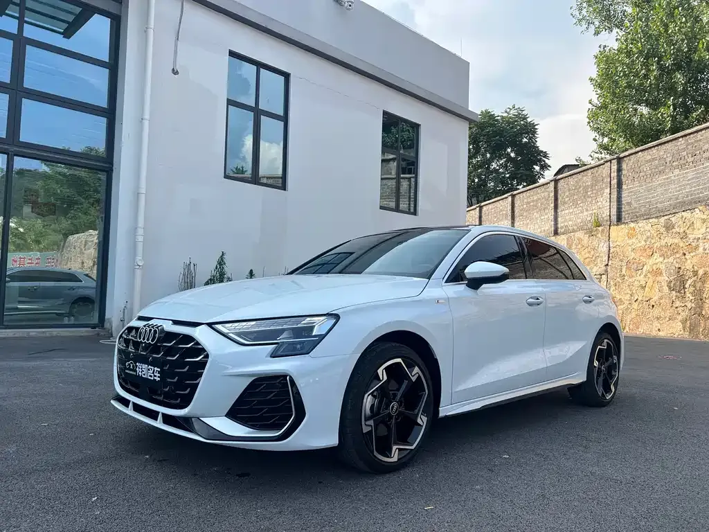 Audi A3 — фото 1