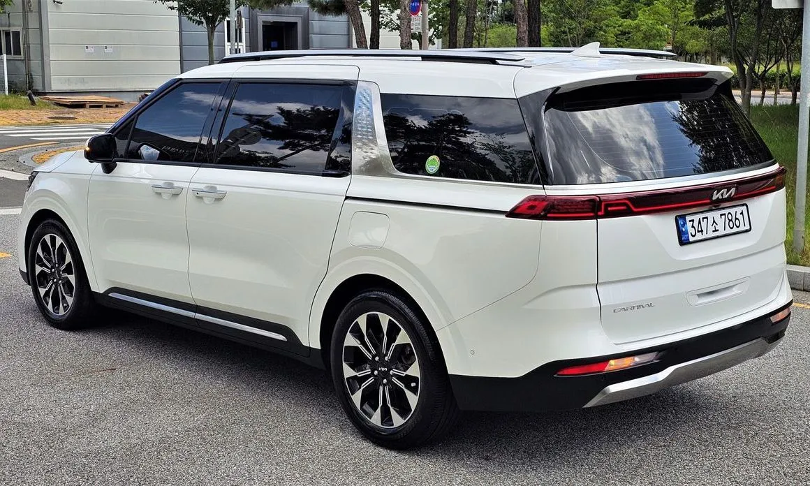 Kia Carnival — фото 10