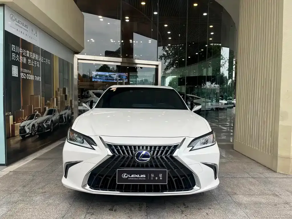Lexus ES — фото 1