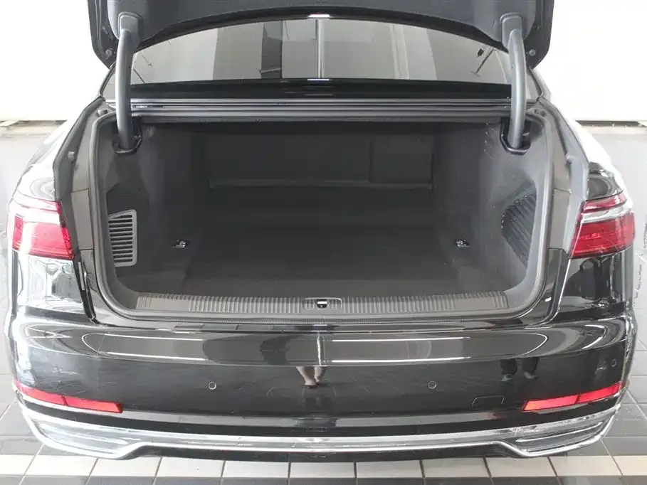 Audi A8 2022 из CN, фото 6
