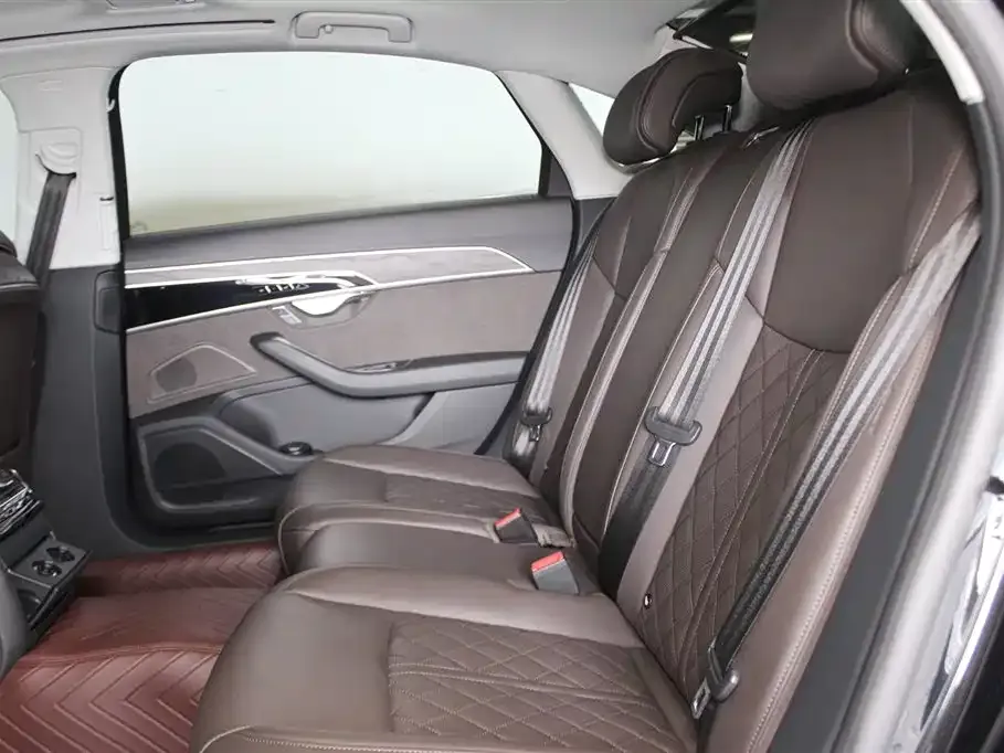 Audi A8 2022 из CN, фото 5