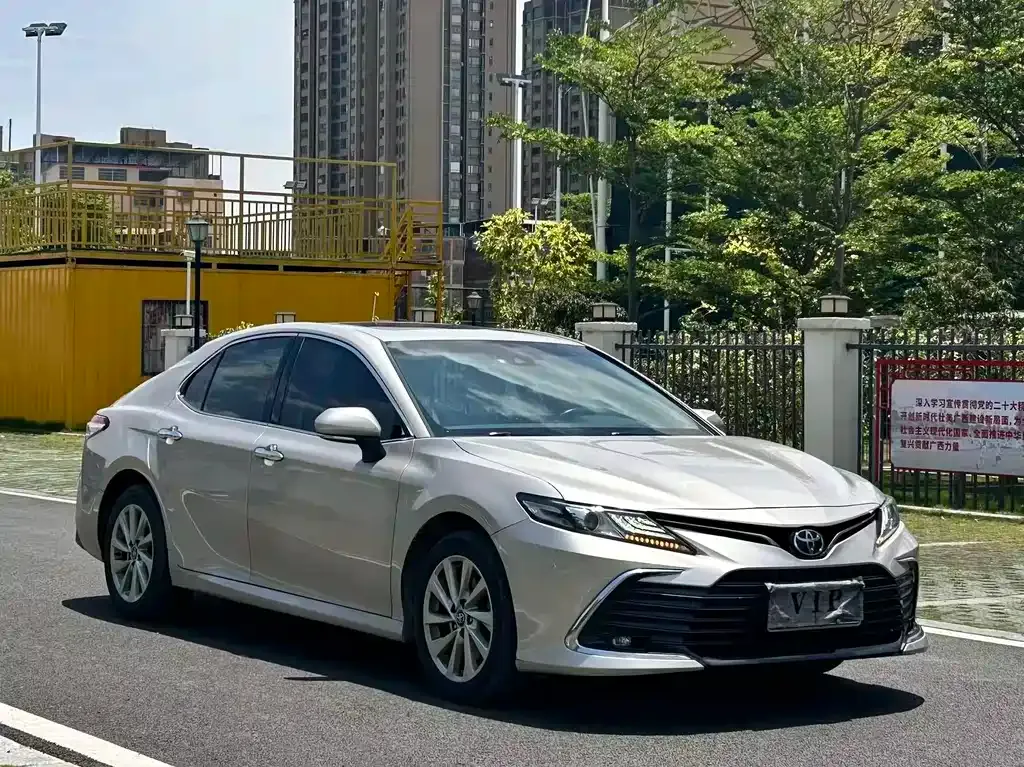 Toyota Camry — фото 9