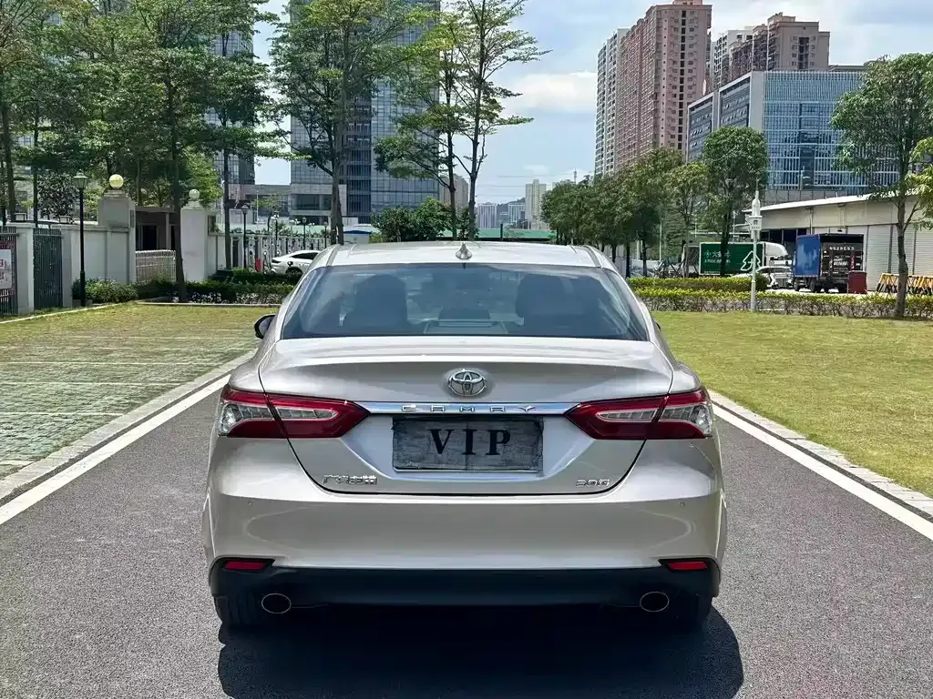 Toyota Camry — фото 4