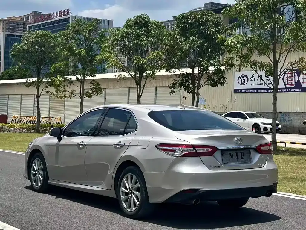 Toyota Camry — фото 5